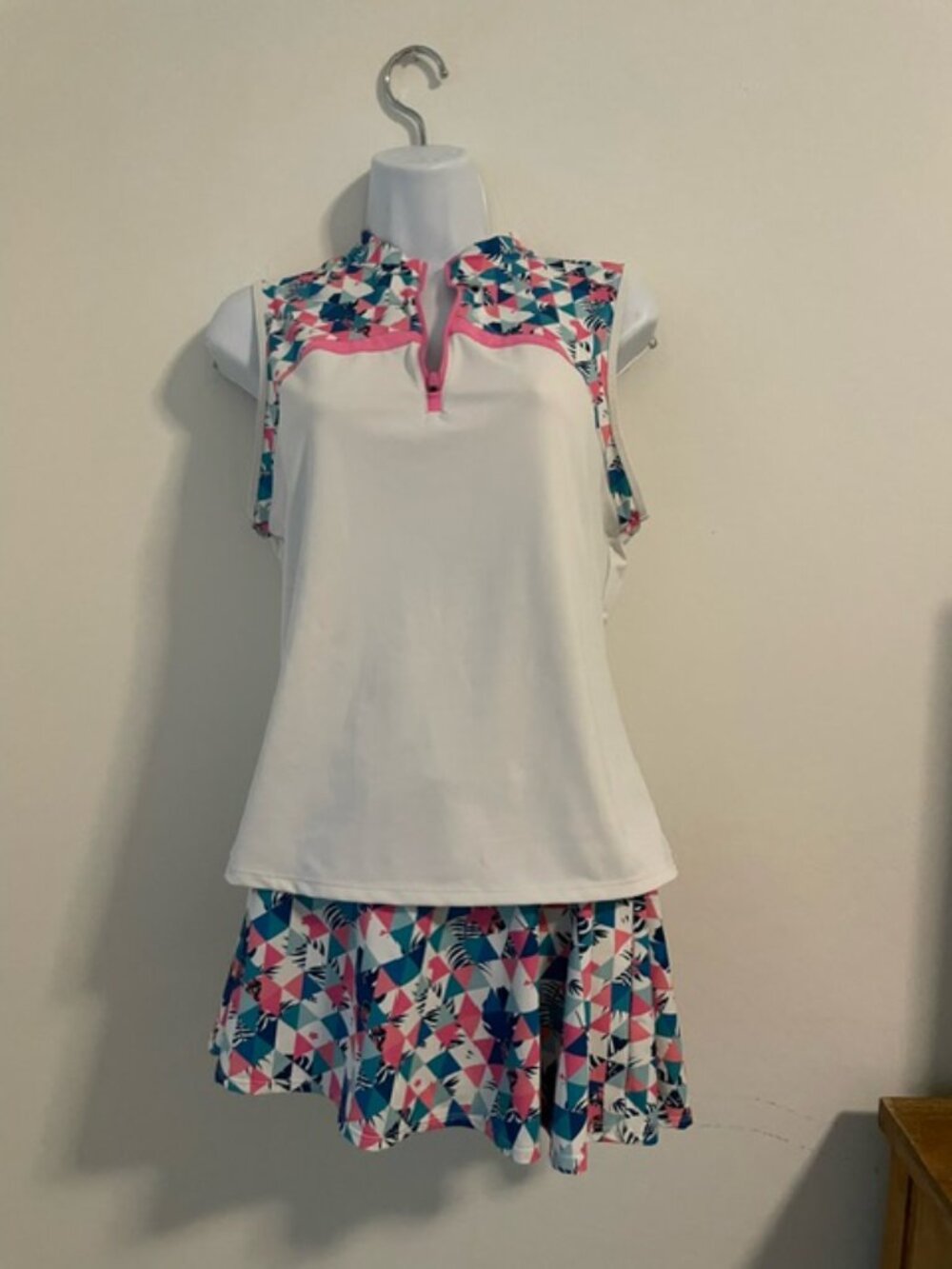 Kyodan Golf set; Medium 1/4 zip sleeveless top. Small/P matching skort